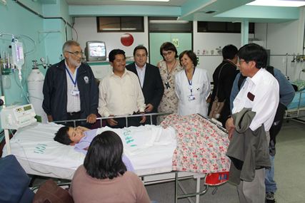 Visita al Hospital Pediátrico Exequiel González Cortés de la delegación boliviana.